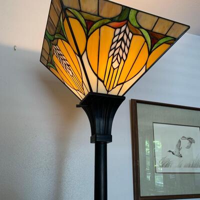 #64 Tiffany Floor Lamp Multicolor