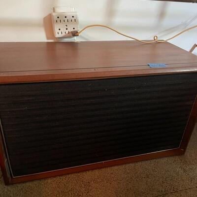 lot 206- Vintage speaker