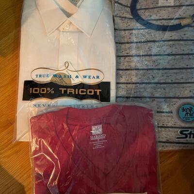 lot 209- bag of brand new men's tops