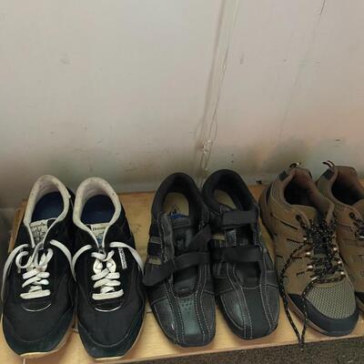 lot 219- wooden shelf and (3) pairs of shoes