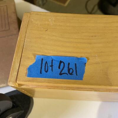 lot 261- Micronta microscope with box, slides