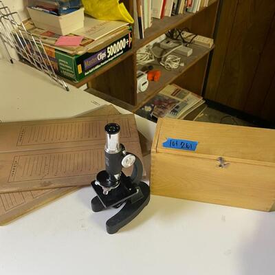 lot 261- Micronta microscope with box, slides