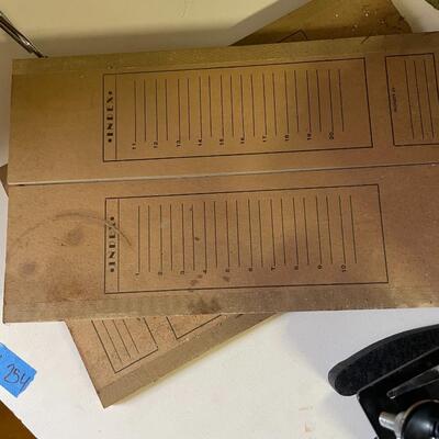lot 261- Micronta microscope with box, slides