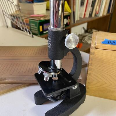 lot 261- Micronta microscope with box, slides