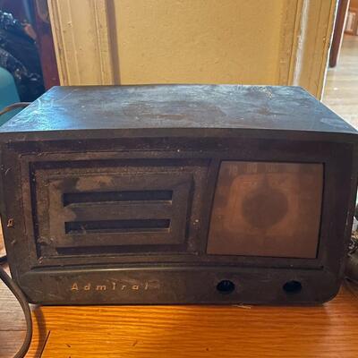 lot 270- lot of (3) antique radios and parts
