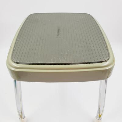 COSCO AVOCADO COLORED METAL FOOT STOOL WITH RUBBER NON SLIP TOP