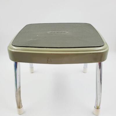 COSCO AVOCADO COLORED METAL FOOT STOOL WITH RUBBER NON SLIP TOP