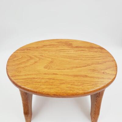 LARRY'S WOOD SHOP OVAL TOP SOLID WOOD STEP STOOL