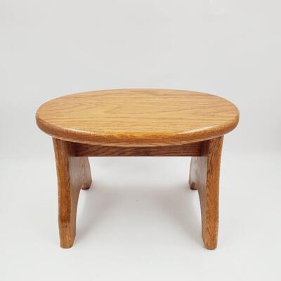 LARRY'S WOOD SHOP OVAL TOP SOLID WOOD STEP STOOL