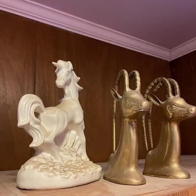 lot 305- misc. decor items