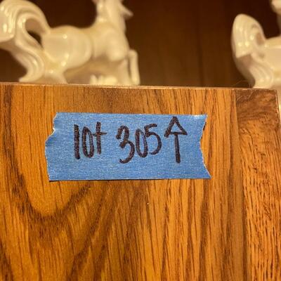 lot 305- misc. decor items