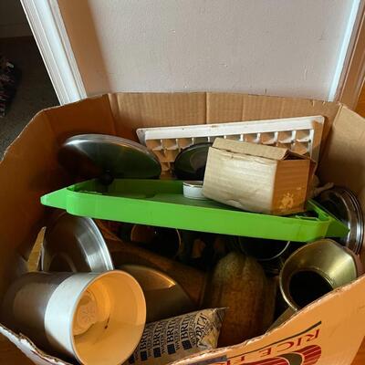 lot 307- Misc. kitchen items, decor