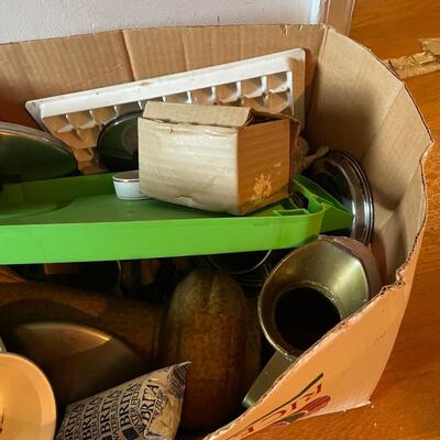 lot 307- Misc. kitchen items, decor