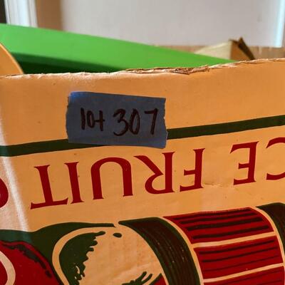 lot 307- Misc. kitchen items, decor