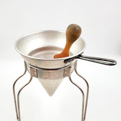 VINTAGE ALUMINUM WEAR EVER NO 452 SIEVE/COLANDER/STRAINER WITH WOODEN PESTLE AND STAND