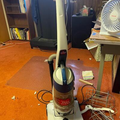 lot 313- Bissel deep cleaner, honeywell fan, misc. decor