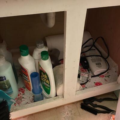 lot 315- bathroom contents misc.