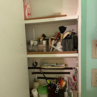 lot 315- bathroom contents misc.