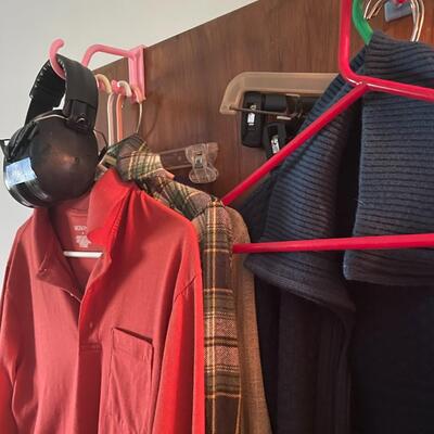 lot 321- Misc. men's clothes, headphones