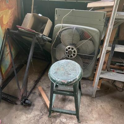 lot 322- entire room with contents