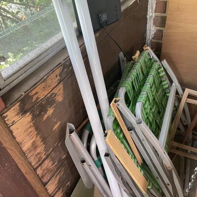 lot 322- entire room with contents