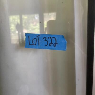 lot 322- entire room with contents