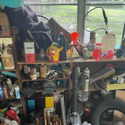 lot 322- entire room with contents