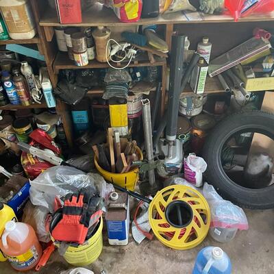 lot 322- entire room with contents