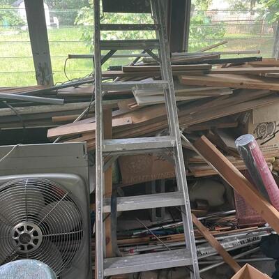 lot 322- entire room with contents