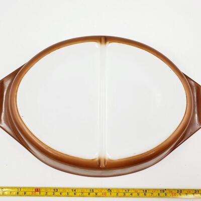 VINTAGE EARLY AMERICAN 1 1/2 QT PYREX DIVIDED DISH WITH LID