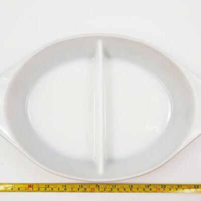 VINTAGE EARLY AMERICAN 1 1/2 QT PYREX DIVIDED DISH WITH LID