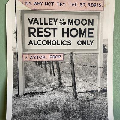 LOT 106 - Photograph - Valley of the Moon Sign 