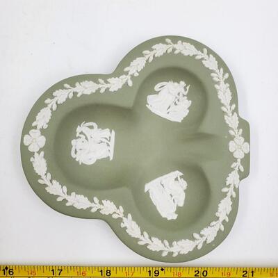 WEDGEWOOD SAGE GREEN JASPERWARE CLOVER DISH 