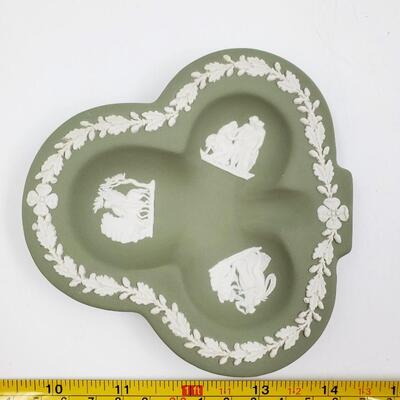 WEDGEWOOD SAGE GREEN JASPERWARE CLOVER DISH 