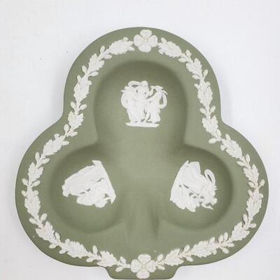 WEDGEWOOD SAGE GREEN JASPERWARE CLOVER DISH 