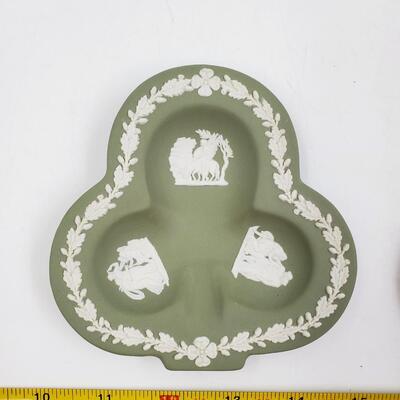 WEDGEWOOD SAGE GREEN JASPERWARE CLOVER DISH 