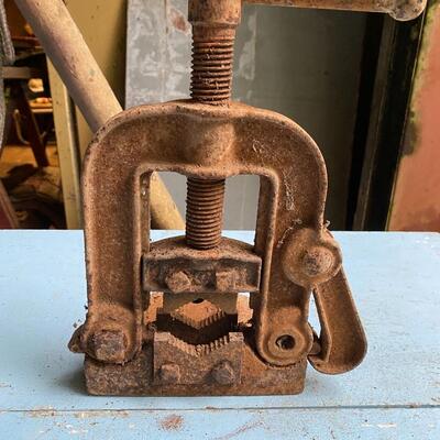 Antique cast-iron vice â€œAâ€