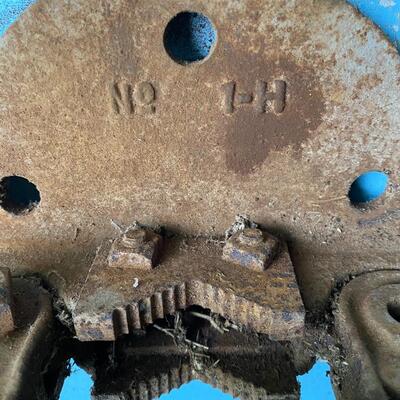 Antique cast-iron vice â€œAâ€