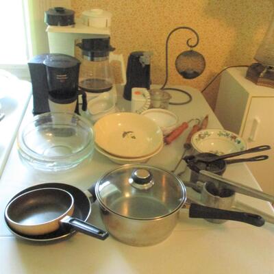 Collection of Kitchenware and Counter Top Appliances