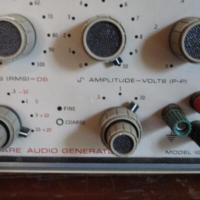 Vintage Heathkit Sine-Square Audio Generator IG-18