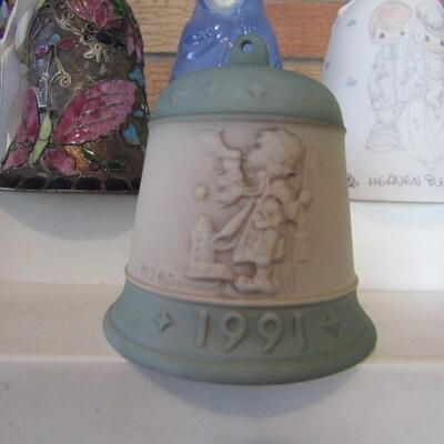 LOT 98  COLLECTIBLE BELLS