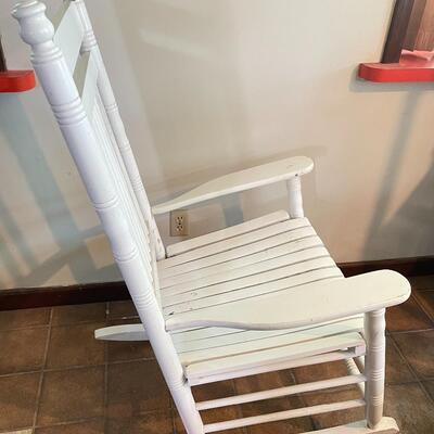 CRACKER BARREL WHITE WOODEN ROCKING CHAIR 