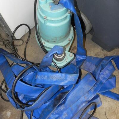 LOT 32   LITTLE GIANT PUMP