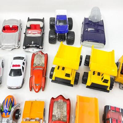 SMALL TOY CAR LOT - HOT WHEELS & MORE 