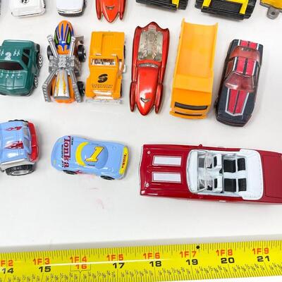 SMALL TOY CAR LOT - HOT WHEELS & MORE 