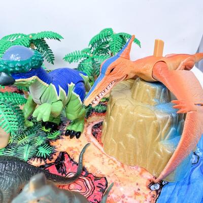 ANIMAL PLANET â€œDINOSAURS TO GOâ€ PLASTIC DINOSAURS & MAT IN BACKPACK