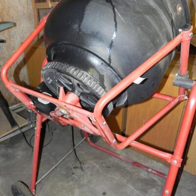 LOT 22  PORTABLE ELECTRIC MIXER