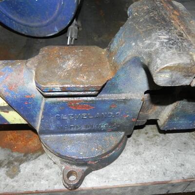 LOT 18 COLUMBIAN VISE