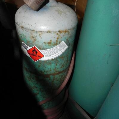 LOT 14   GAS CYLINDER AND HOSE