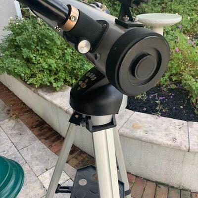 Lot A3: Bushnell telescope with remote and expanding tripod